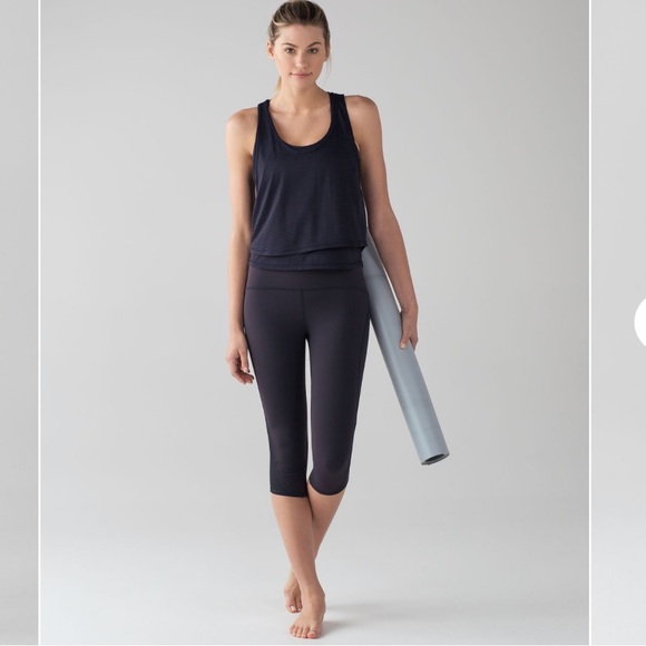 lululemon athletica Pants - Lululemon Lean In Capri Leggings 17” Boysenberry Purple Workout Yoga 4 Small